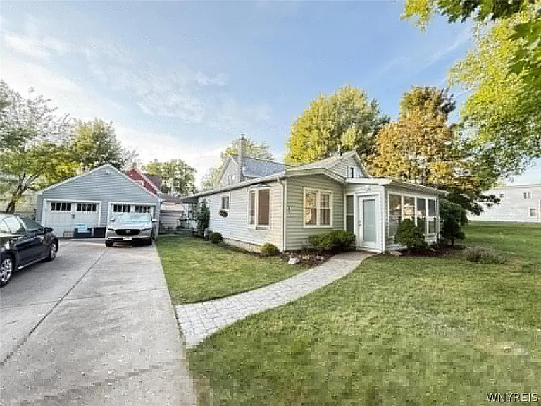 6 Maple St — Photo 2