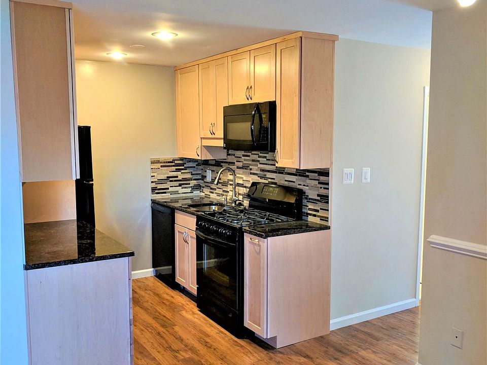 Kitchen & Dining Area
