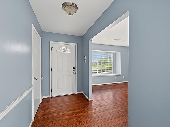 2nd image of 9319 Fairdale Ln