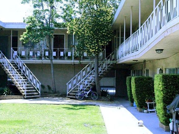 2nd image of 818 W Huntington Dr APT 6