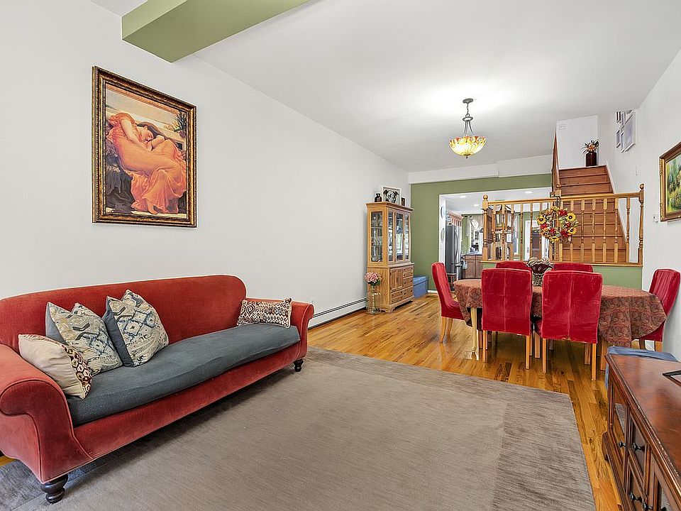 1st image of 318 Bleecker St