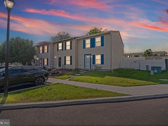 3rd image of 6425 Lacrosse Ln NE
