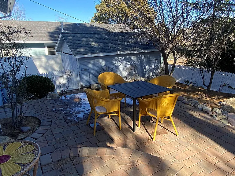 347 S Mount Vernon Ave — Photo 20