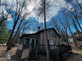 803 Roundup Ct, Hawley, PA 18428