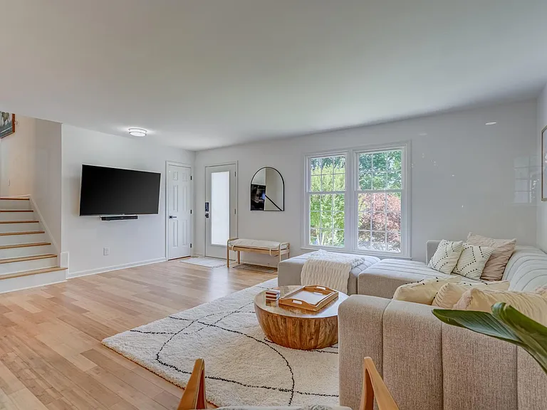 5600 Laniel Ct — Photo 4