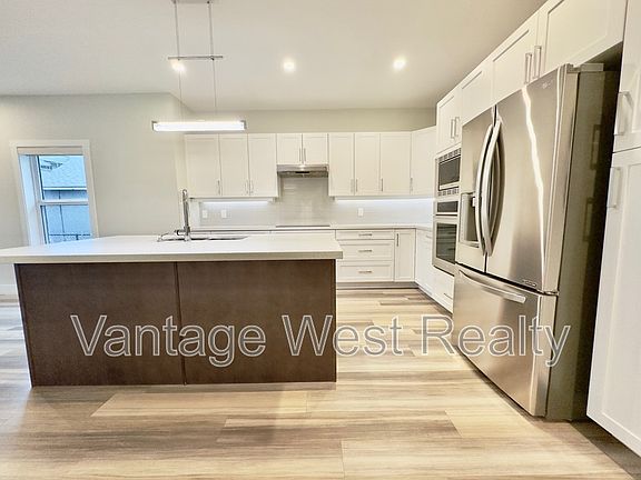 4th image of 1064 Lawson Ave
