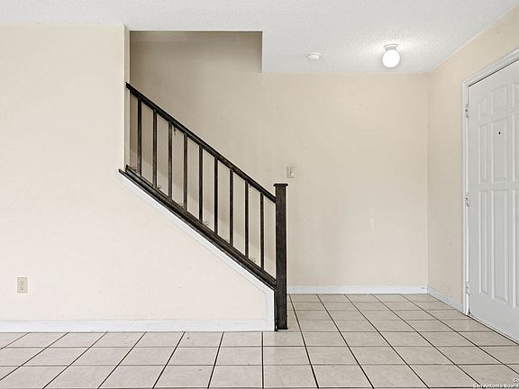 4th image of 15711 WALNUT CREEK DR