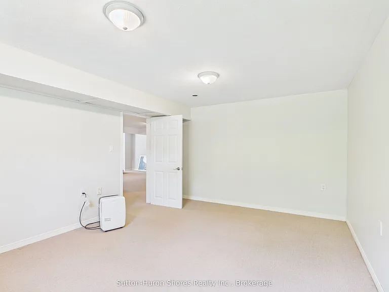 14 Eastgate Dr — Photo 19