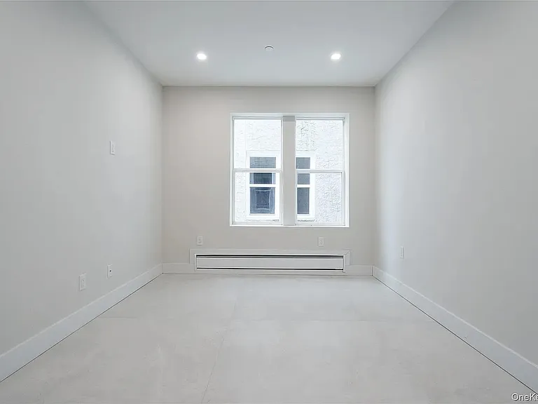 315 West Broadway — Photo 21