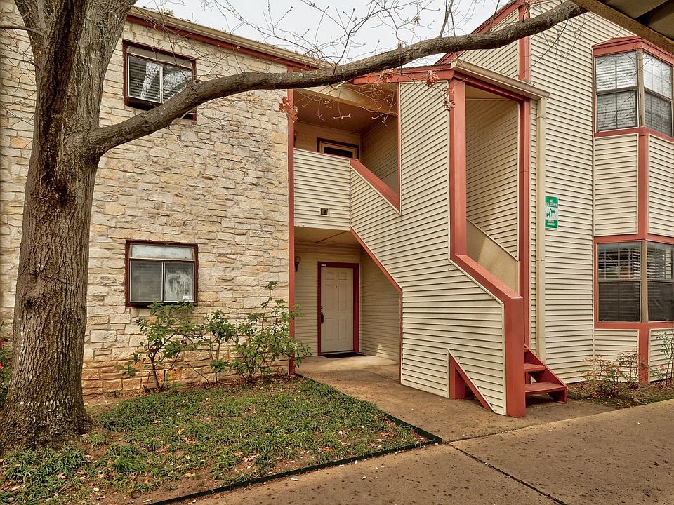 Ground floor unit with 2 dedicated parking spaces