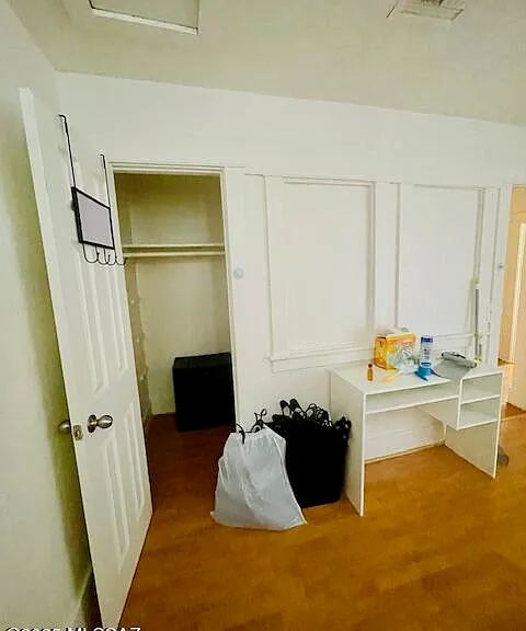 914 E 6th St — Photo 37