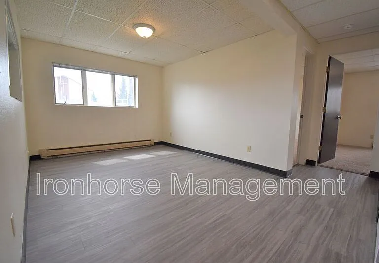 801 W Villard St #30 — Photo 11