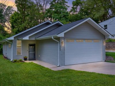 1266 E 36th Ct, Des Moines, IA, 50317