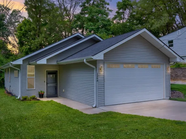 1266 E 36th Ct, Des Moines, IA 50317