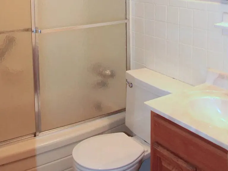 White Bluff Apartments — Photo 33