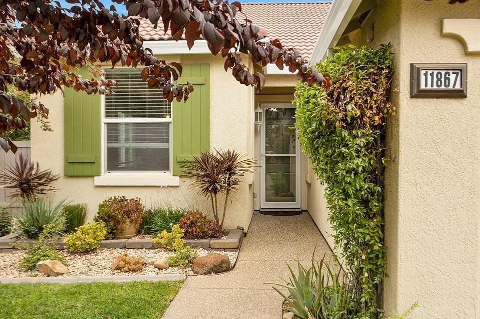4 bed, 1977 sqft, $3,250 — Photo 2