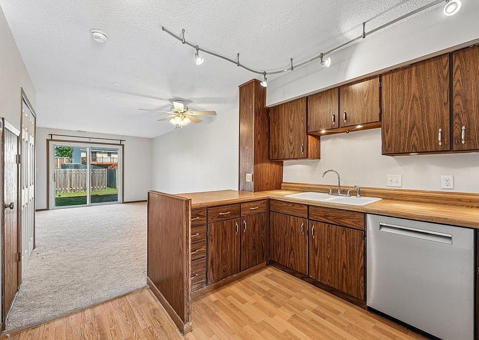 1st image of 846 Woodgate Dr #213