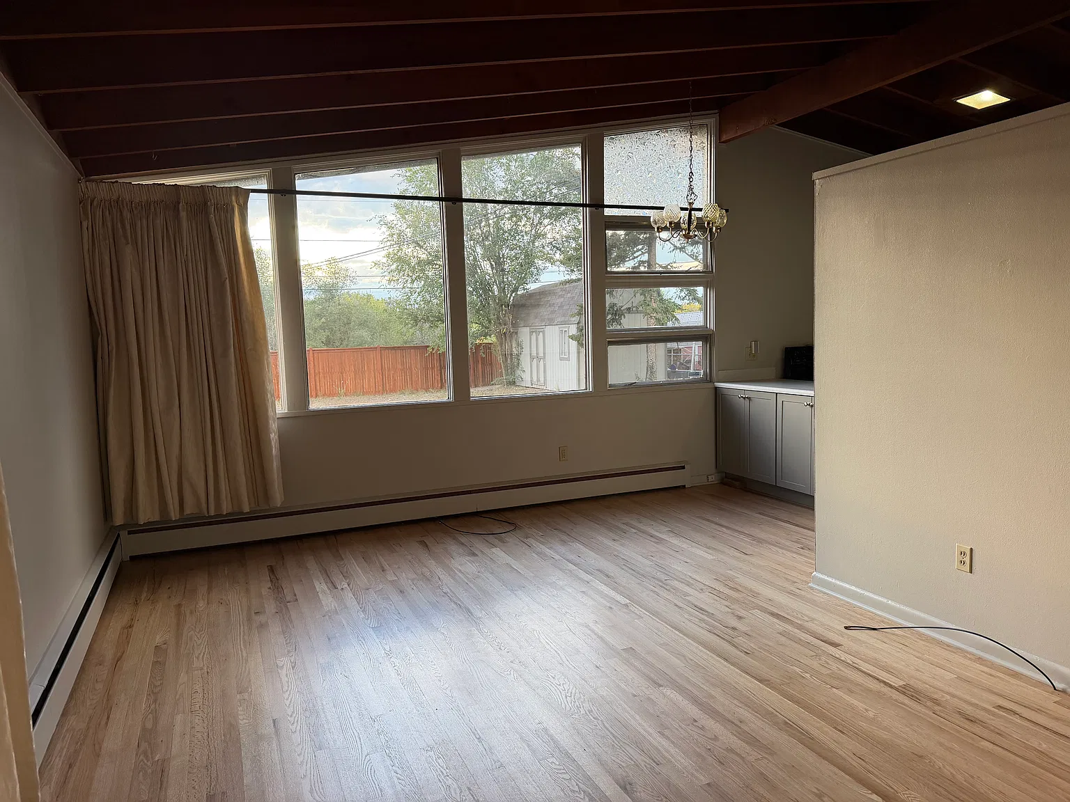 3 bed, 1061 sqft, $2,400 — Photo 3