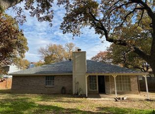 2402 York Minster Ct, Arlington, TX 76006