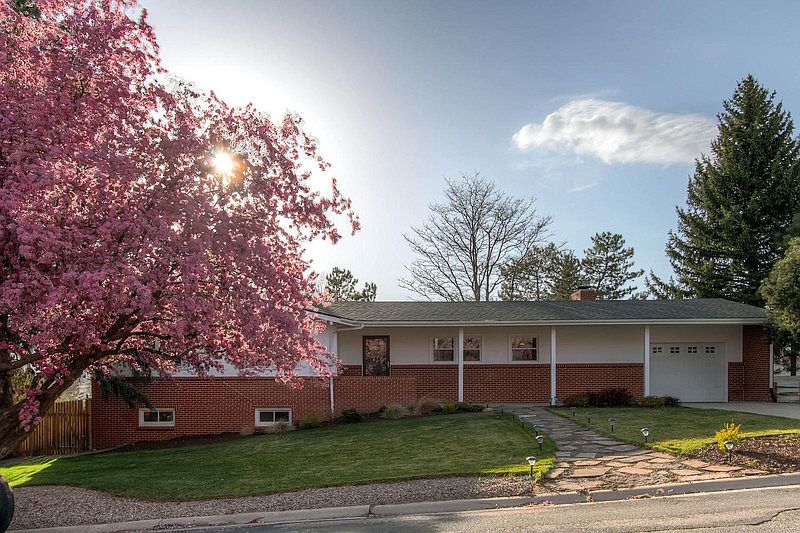 1st image of 3928 Applewood Dr