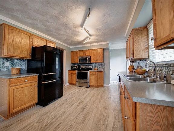 2nd image of 924 Amarillo Dr