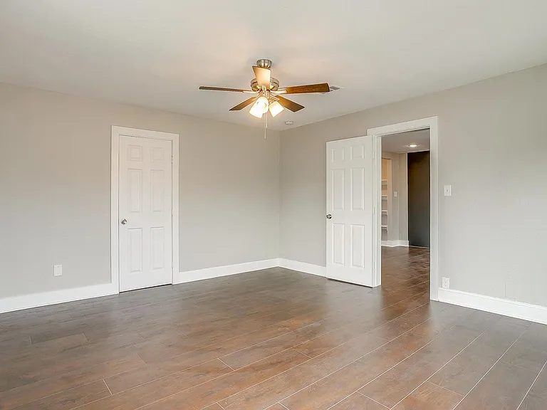 2932 Travis Ave — Photo 10