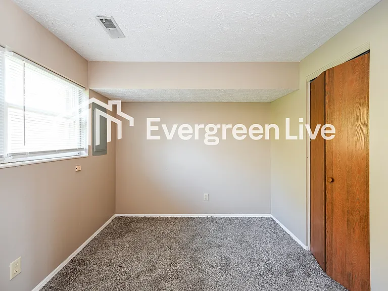 2976 Maureen Ct — Photo 12