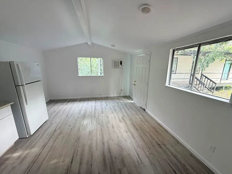 711 S Houston St #4 — Photo 6