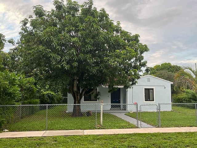 1st image of 925 NW 121st St