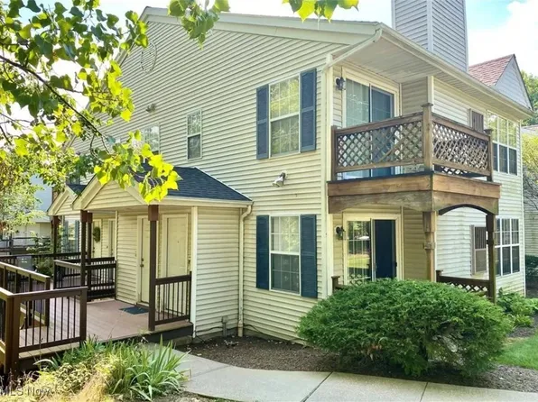 2001 Stoney Run Cir, Broadview Heights, OH 44147