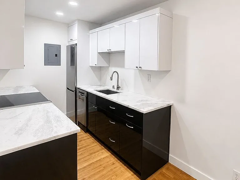 2111 E John St #104 — Photo 4