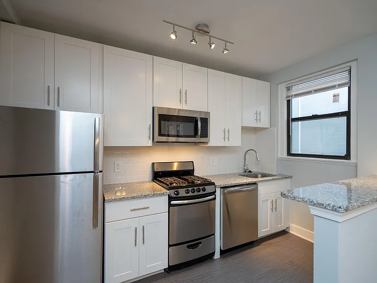 1440 Chapin St NW — Photo 6