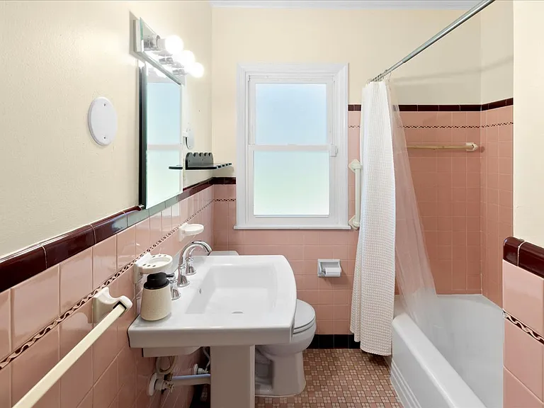 Bathroom 1 (downstairs)