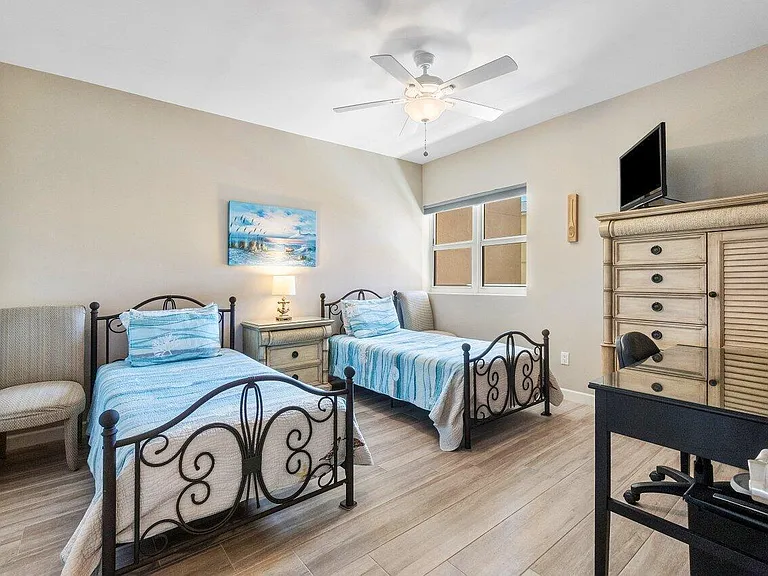 2640 Lake Shore Dr #711 — Photo 31