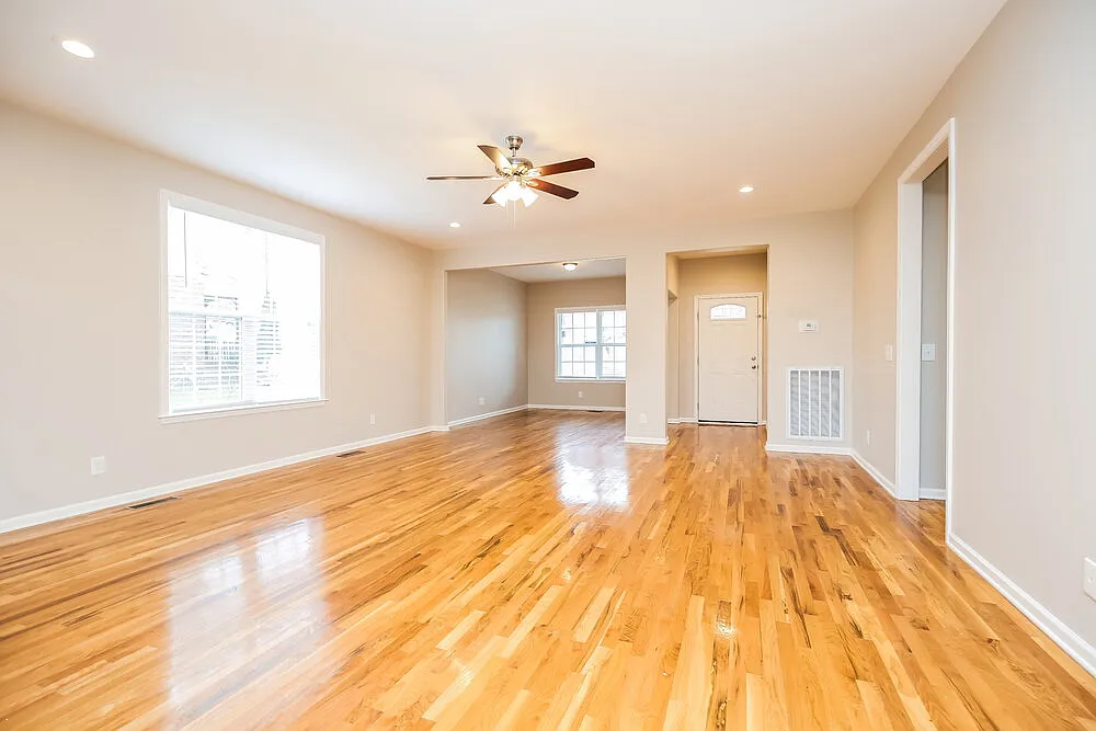 3 bed, 2.0 bath, 1633 sqft, $2,140 — Photo 3