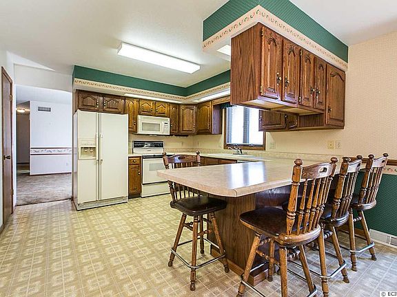4th image of 2370 Clarke Crest Dr