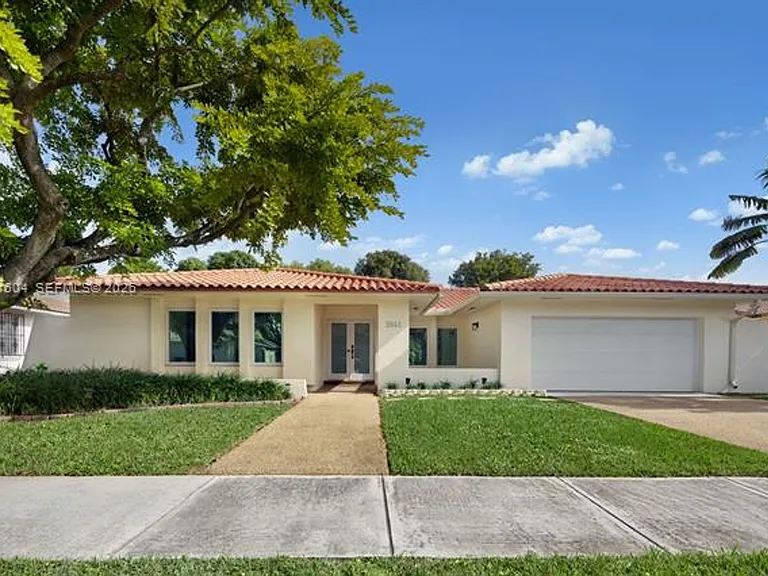 2045 SW 125th Ct — Photo 2