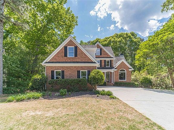 2nd image of 395 Amberbrook Cir