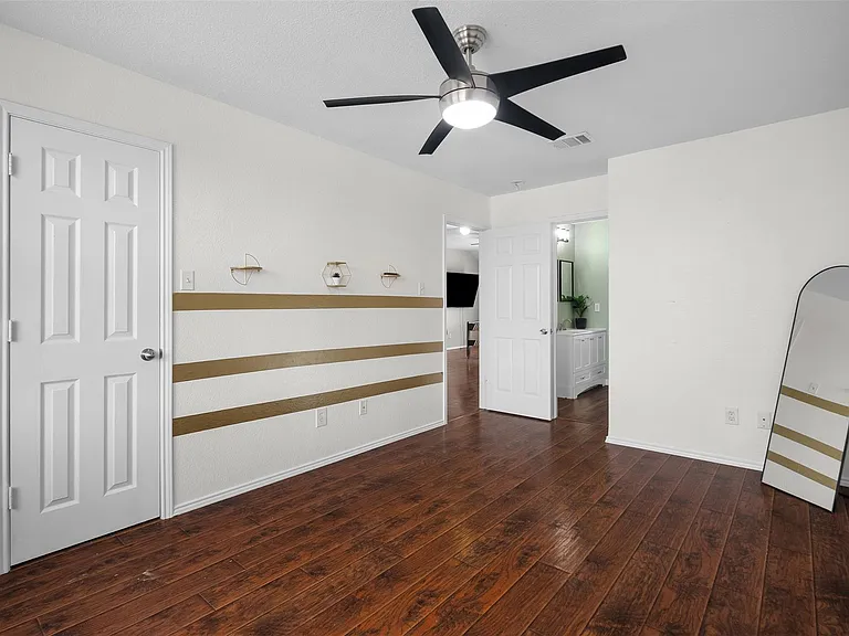 921 Zoe St — Photo 23