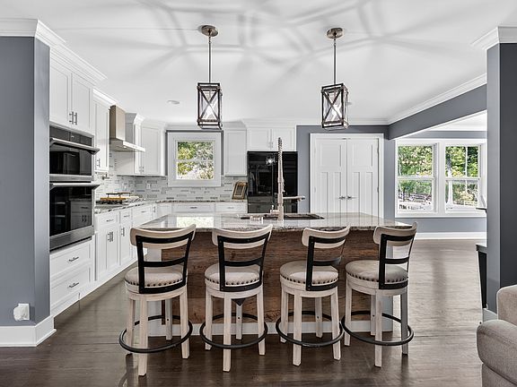 5th image of 310 Weeping Elm Rd