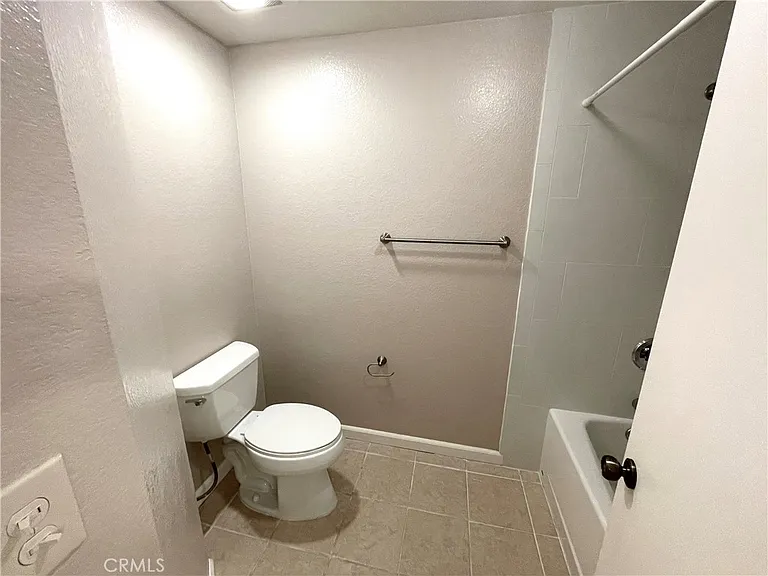 2563 Plaza Del Amo — Photo 16