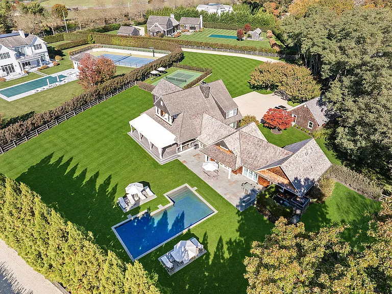 470 Edge Of Woods Rd — Photo 29
