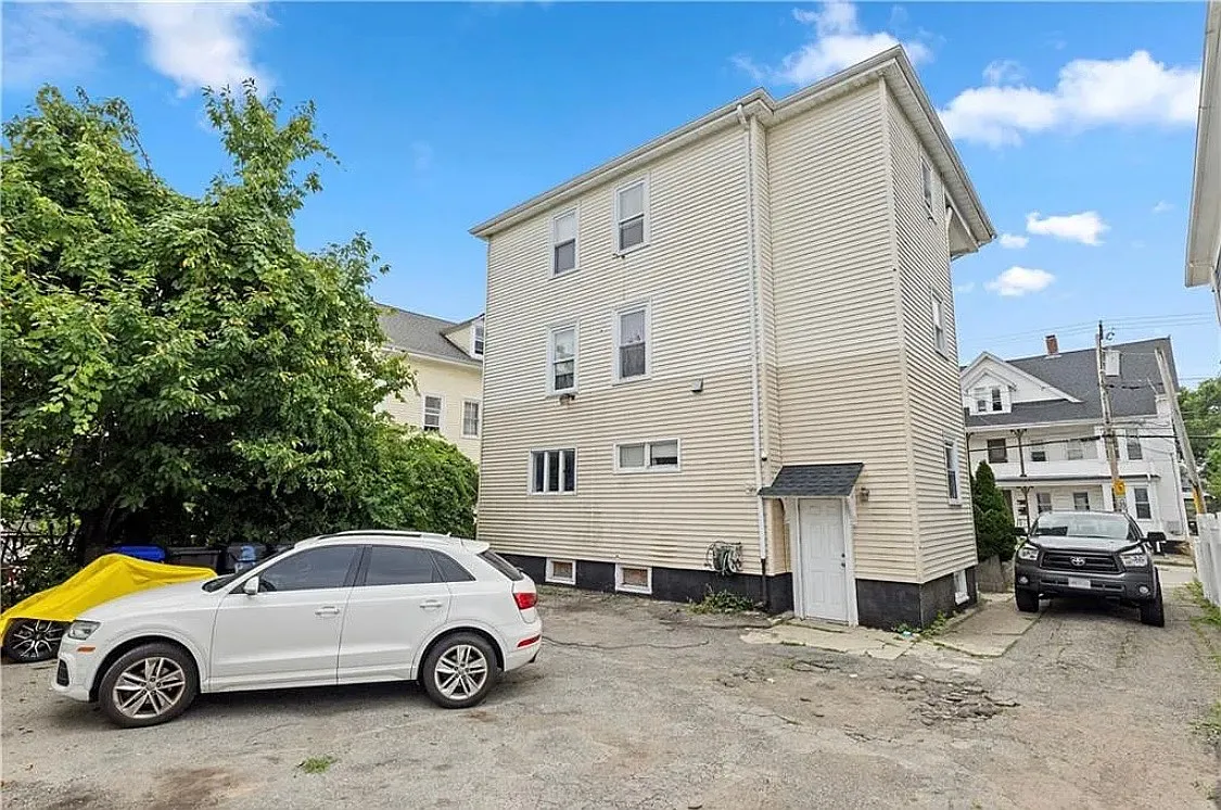 Building Photo - 125 Cowden St