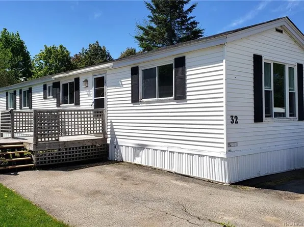 32 1st St, Sussex Corner, NB E4E 2W1