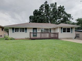 2401 Deerpath Dr, Lindenhurst, IL 60046