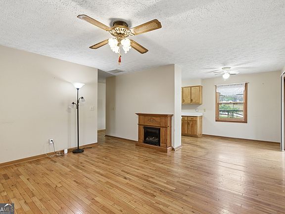 4th image of 143 Copperhead Rd