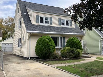 121 Campbell Avenue, Williston Park, NY, 11596