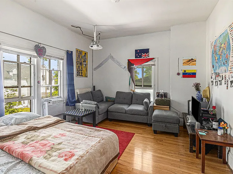 410 N State St — Photo 19