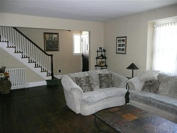 3rd image of 90 Shelley Ave