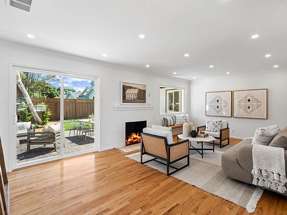 4th image of 1060 Hudson Way